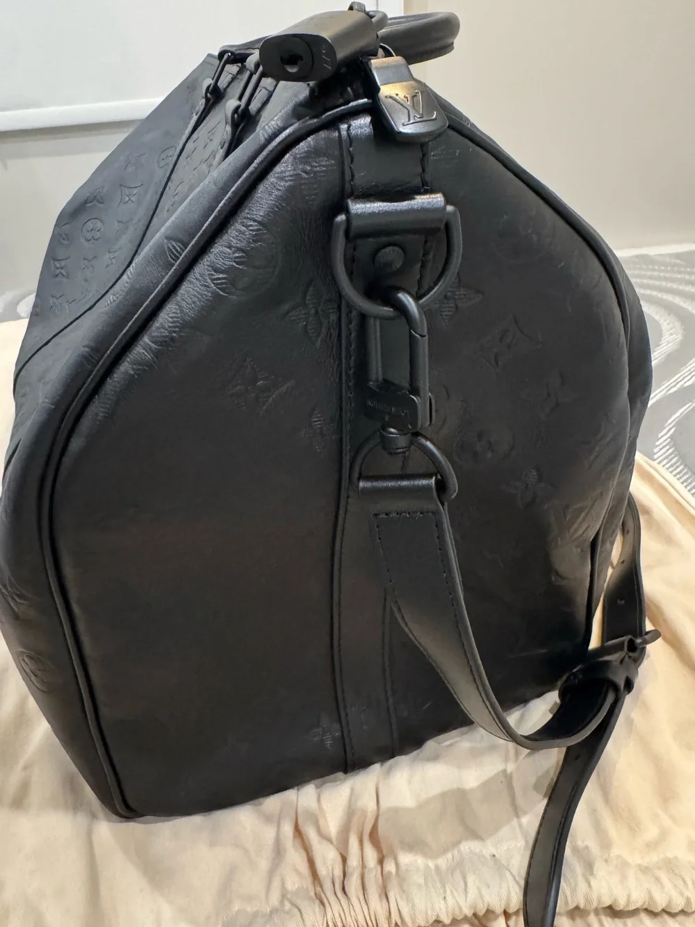 Keepall Bandoulière Louis Vuitton Black Embossed Monogram Duffel Bag